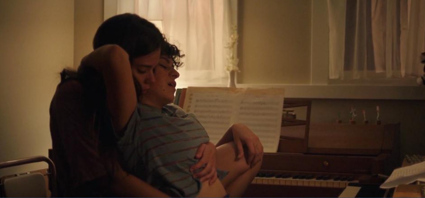Laia Costa kiss and finger Alia Shawkat