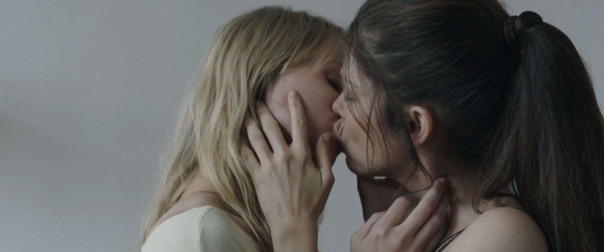 Juana Acosta, Ingrid Garcia Jonsson beautiful lesbian scene