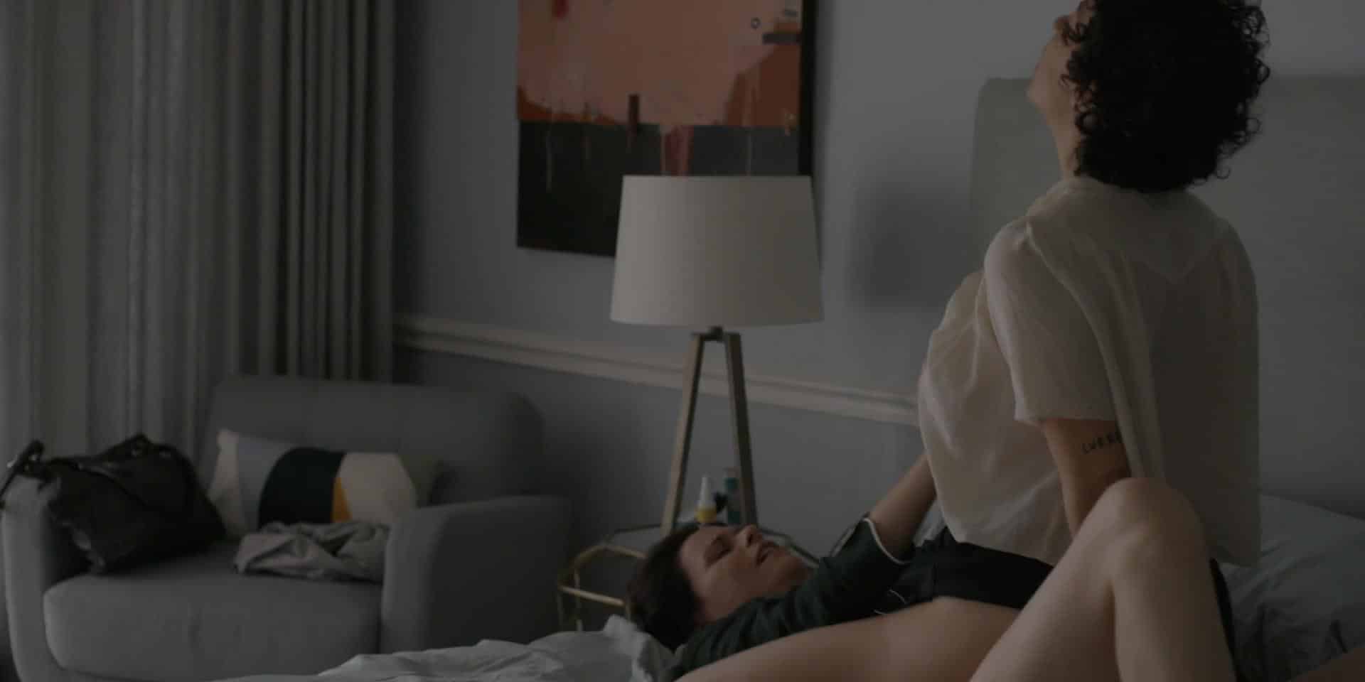 Amy Landecker Loves Alia Shawkat in Steamy Lesbian Breast Action